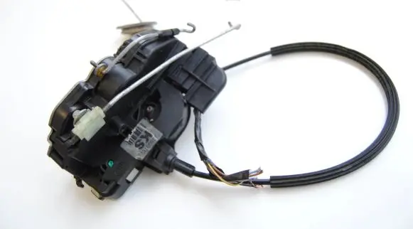 Opel Insignia A Front door lock 1350316200237758