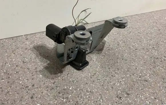 BMW 5 G30 G31 G38 Tailgate window lock/catch/latch 7447095 W000078356