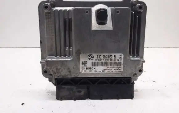 Volkswagen Tiguan Engine control unit/module 03C906027BL 0261S06100 03C906027F