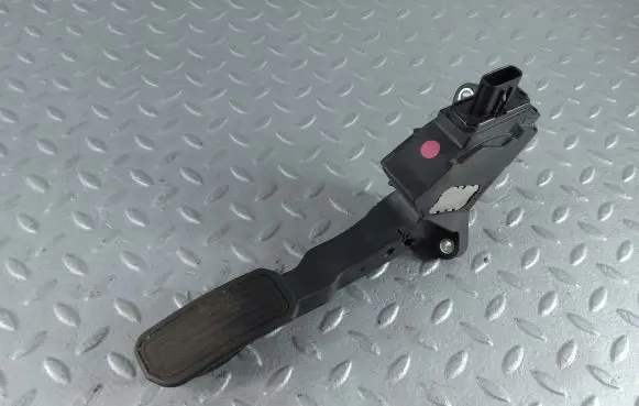 Toyota Avensis T270 Accelerator throttle pedal 7811002022