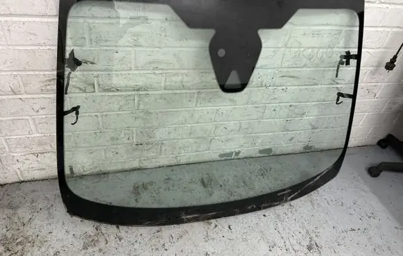 Ford Puma Front windscreen/windshield window 