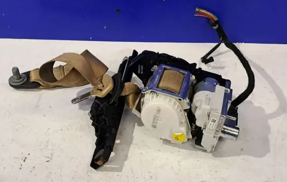 Mercedes-Benz S W221 Front seatbelt 34110667