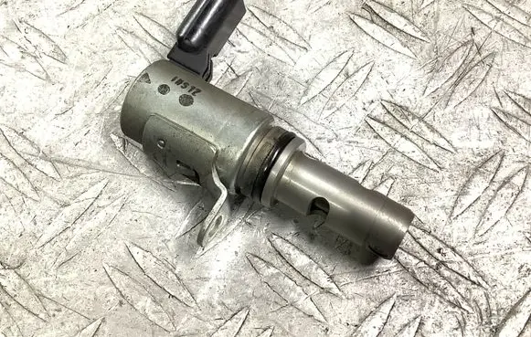 Volkswagen PASSAT B7 Camshaft vanos timing valve 03C903455A