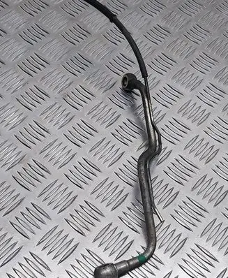Toyota Avensis T270 Fuel injector supply line/pipe 