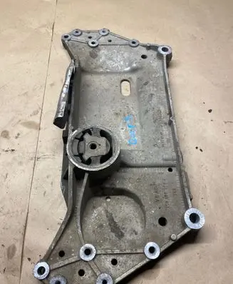 Volkswagen Golf Plus Engine mounting bracket 1K0199369F