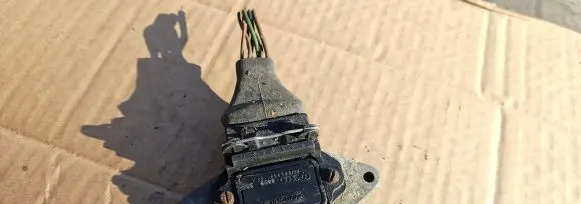 Volkswagen Golf II Ignition amplifier control unit 211905351