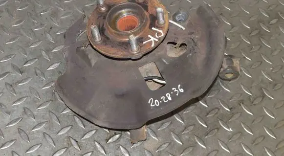 Front wheel hub