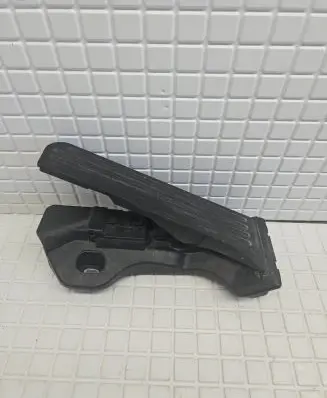 Audi Q3 8U Accelerator throttle pedal 1K1723503BA 6PV00889057