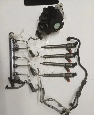 Opel Vivaro Fuel injection system set 0445110546 0445010250 H8201045496
