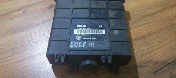 Volkswagen Golf III Engine control unit/module 0261203318 1h0907311l