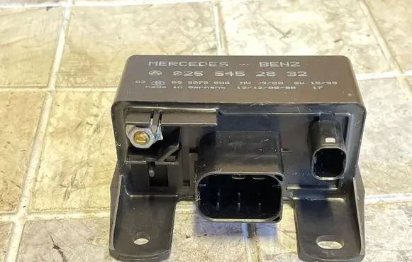 Mercedes-Benz A W168 Glow plug pre-heat relay 0255452832