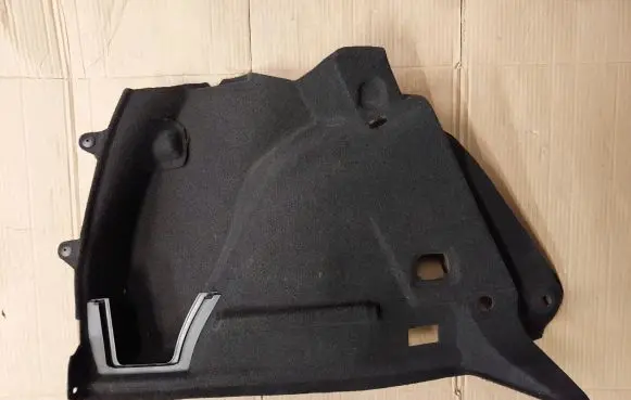 Trunk/boot lower side trim panel
