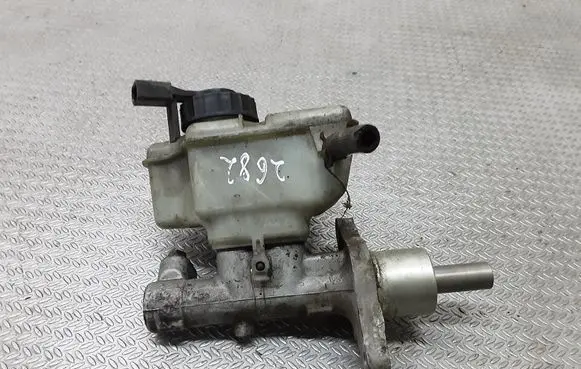 Master brake cylinder