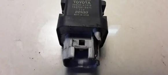 Toyota Avensis T250 Glow plug pre-heat relay 2861067010 1667000671