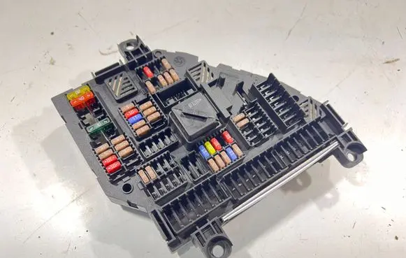 BMW 5 F10 F11 Fuse module 9210857