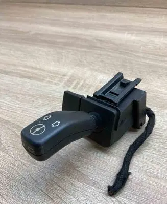 BMW 5 E39 Steering wheel adjustment switch 8373901 01800000