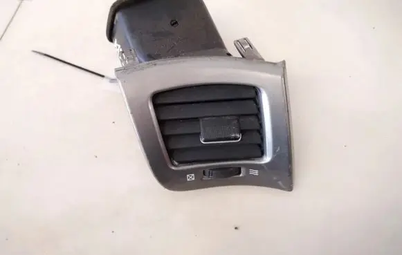 Toyota Avensis Verso Dash center air vent grill 5566044080 55660-44080