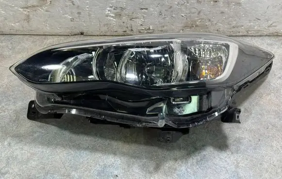 Subaru XV II Headlight/headlamp 84001FL051 A1R0220001 11H040208