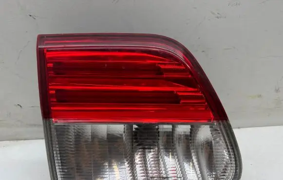 Toyota Avensis T270 Tailgate rear/tail lights