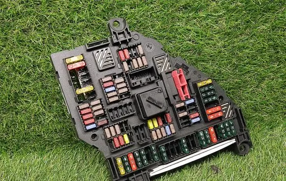 BMW 5 F10 F11 Fuse module 9264923 926492301