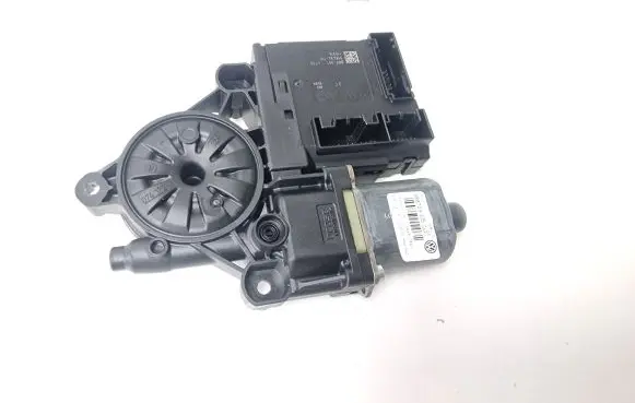 Volkswagen PASSAT B7 Front door window regulator motor 3C0959792C 3AA959702A