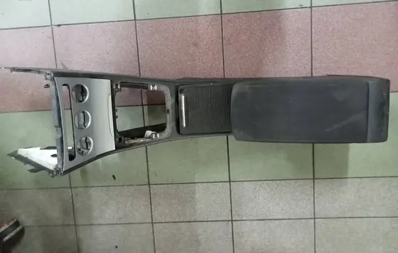 Volkswagen PASSAT B6 Armrest 0000