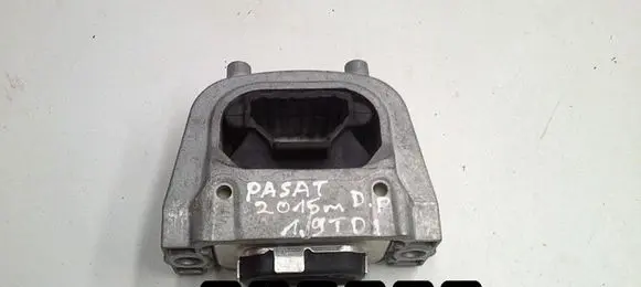 Engine mount bracket