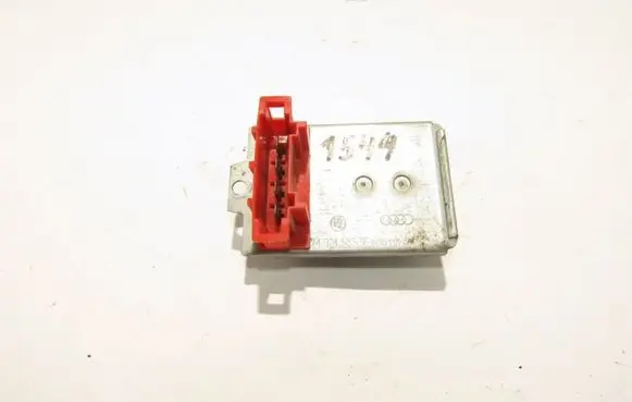 Volkswagen PASSAT B5.5 Heater blower fan relay 8D0959263