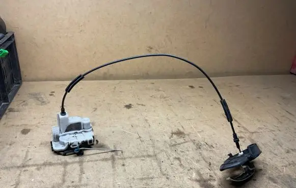 Hyundai i10 Front door lock 81310B9110