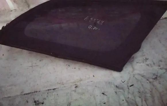 Toyota Avensis T270 Rear side window