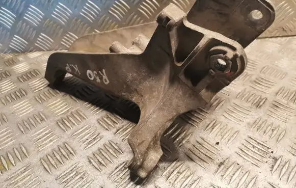 Mini One - Cooper R50 - 53 Gearbox mounting bracket 6756221