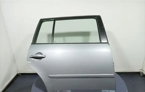 Volkswagen Cross Touran I Rear door 