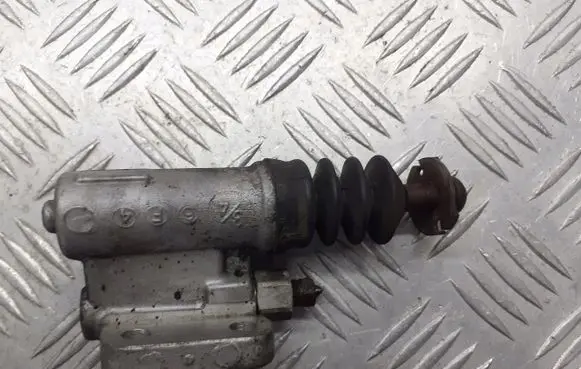 Honda FR-V Clutch slave cylinder 