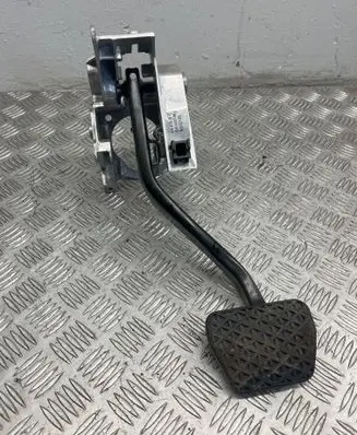 BMW 3 E90 E91 Brake pedal 6751975