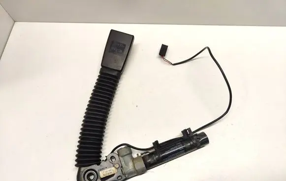 BMW 5 E60 E61 Front seatbelt buckle 7065848