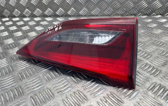 Toyota Avensis T270 Tailgate rear/tail lights 