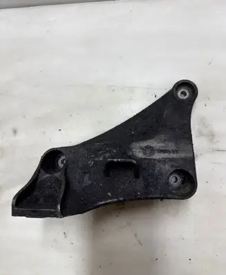 BMW 5 E39 Engine mounting bracket 6750441 8576