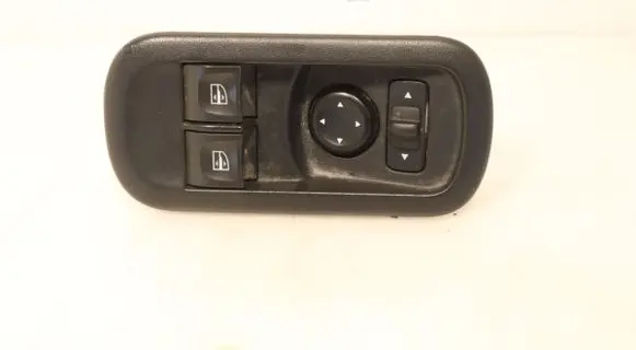 Opel Movano B Electric window control switch 283E81404R
