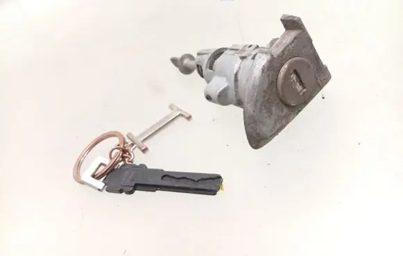 Volkswagen PASSAT B7 Front door lock (next to the handle) 3C0837167B