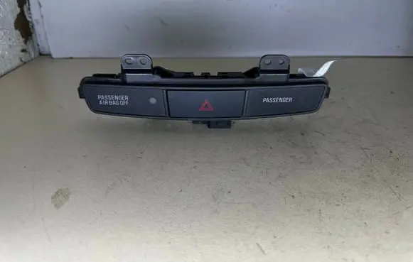 Mitsubishi Lancer VIII Hazard light switch