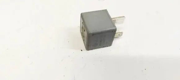 Audi A6 S6 C5 4B Other relay 8D0951253