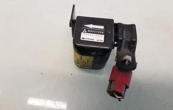 Mitsubishi Pajero Airbag deployment crash/impact sensor MB921288