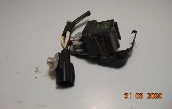 Toyota Avensis T270 Glow plug pre-heat relay 2861067010