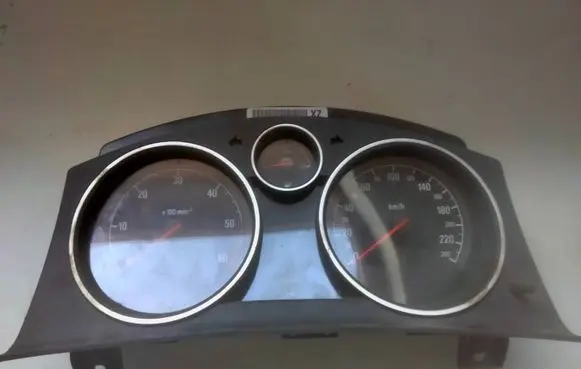 Opel Zafira B Speedometer (instrument cluster) 13308999 SW7655