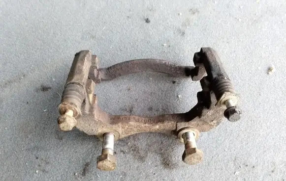 Nissan Primera Front Brake Caliper Pad/Carrier 