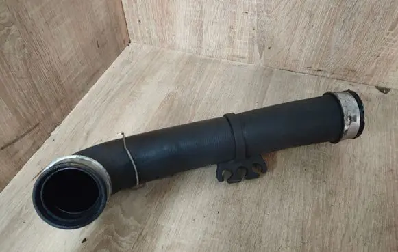 Volkswagen Touran I Engine coolant pipe/hose 1K0145838N