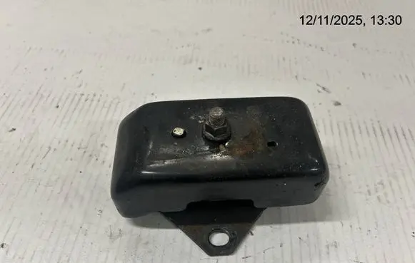 Mitsubishi L200 Engine mount bracket