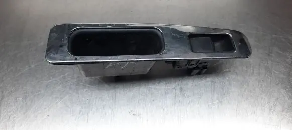 Nissan Qashqai Electric window control switch