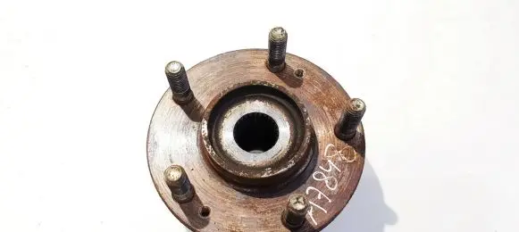 Front wheel hub