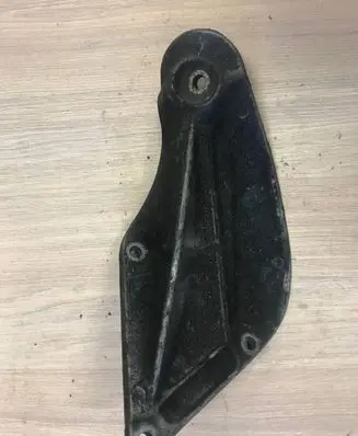 BMW 5 E60 E61 Engine mounting bracket 6771069 13807410